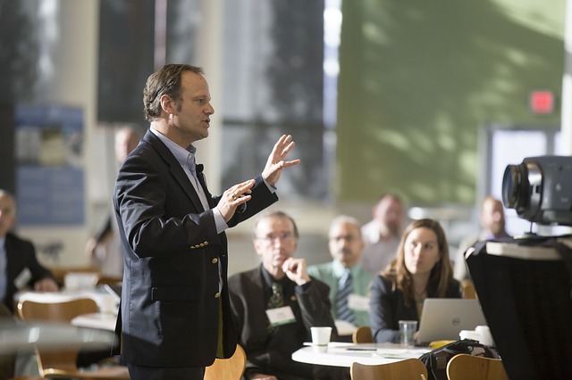 konferenz-firmensachen Auch bei Konferenzen und Vorträgen sind Firmendrucksachen, z.B. Präsentationsmappen, wichtig.